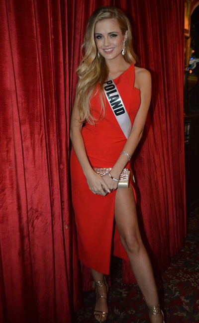 Nguyễn Thị Loan diện mốt váy ngủ ở tiệc mừng Miss Universe