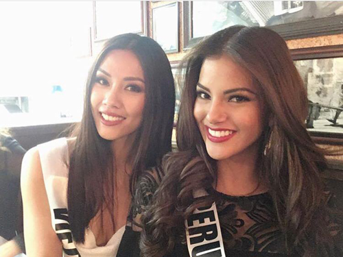 Nguyễn Thị Loan diện mốt váy ngủ ở tiệc mừng Miss Universe