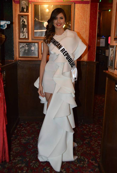 Nguyễn Thị Loan diện mốt váy ngủ ở tiệc mừng Miss Universe