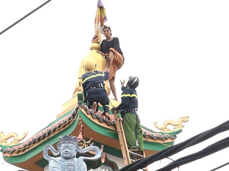 Khống chế kẻ ngáo, 10 lính PCCC có nguy cơ phơi nhiễm HIV