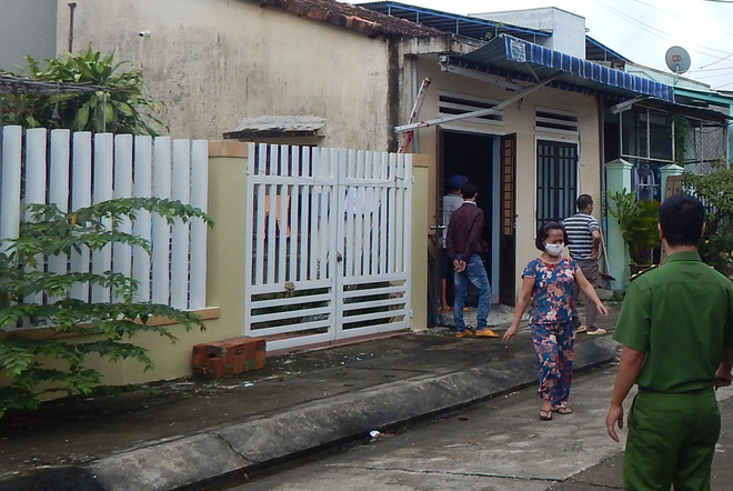 Quảng Nam: Thấy mùi hôi thối bốc ra từ căn phòng trọ, người dân phá cửa thì tá hỏa phát hiện thi thể phân hủy nặng