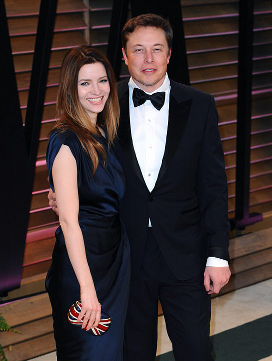 Tỷ phú công nghệ tan nát con tim sau khi bị cô đào Amber Heard đá