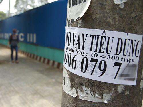 Cảnh báo vay tiêu dùng lãi suất 60% một năm, phải chuyển nhà vì đòi nợ