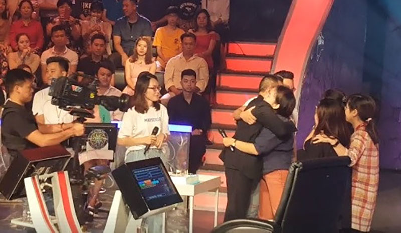 Phút chia tay Ai là triệu phú xúc động của MC Lại Văn Sâm