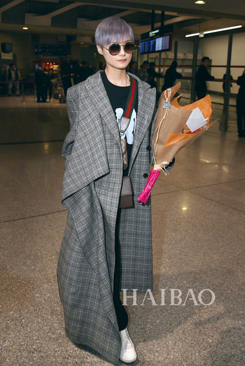 Mix áo khoác kẻ chất như sao Hoa ngữ