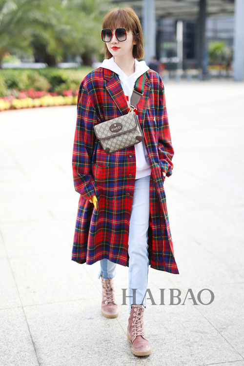 Mix áo khoác kẻ chất như sao Hoa ngữ