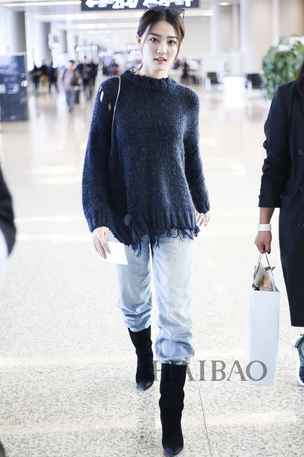 Cách kết hợp áo len và quần jeans sành điệu như sao Hoa ngữ