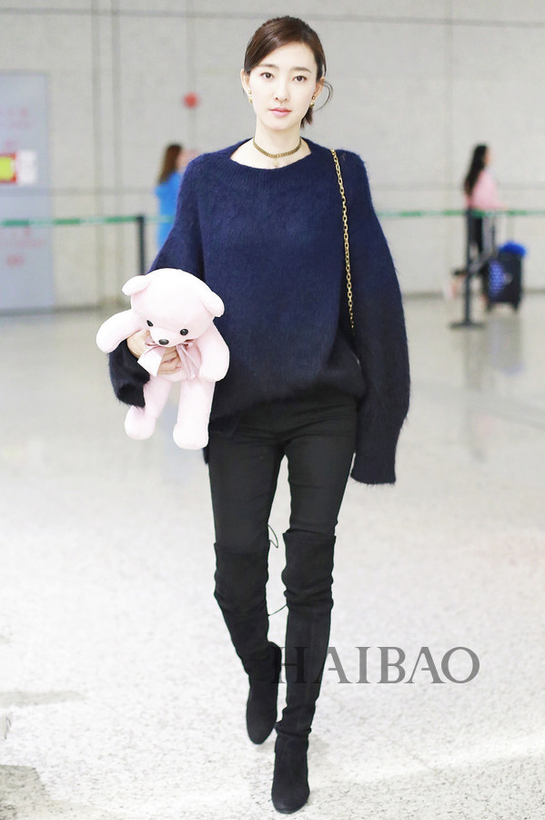 Cách kết hợp áo len và quần jeans sành điệu như sao Hoa ngữ