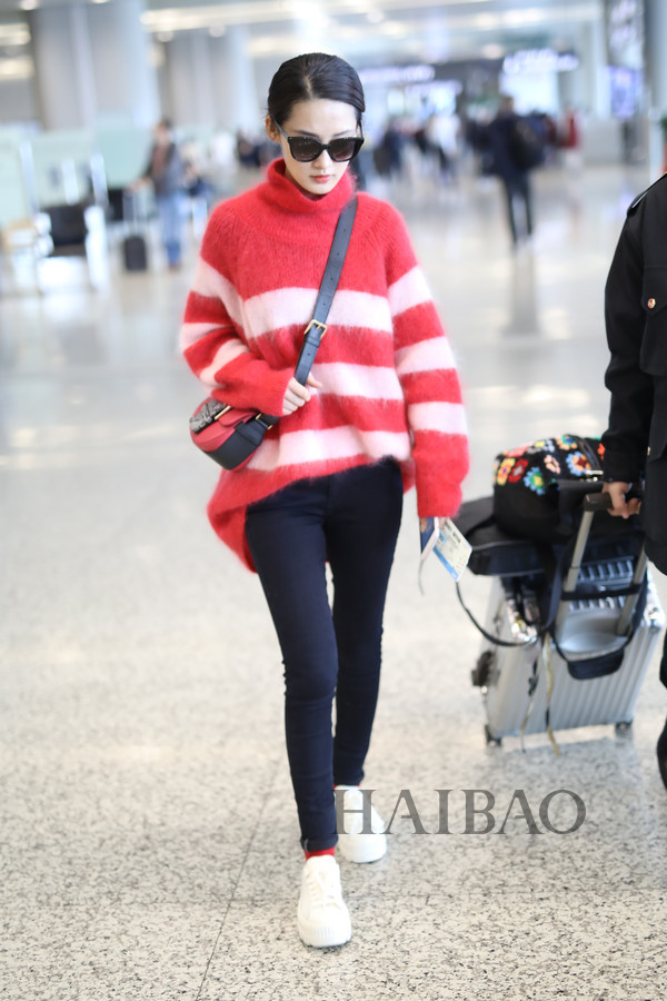 Cách kết hợp áo len và quần jeans sành điệu như sao Hoa ngữ