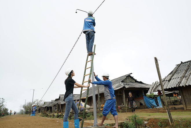 Hoa hậu Mỹ Linh nỗ lực quảng bá văn hóa dân tộc tại Miss World 2017