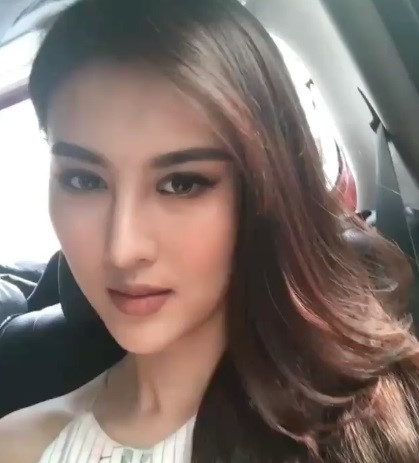 Hot girl Hà Lade nói gì trước nghi vấn vừa sửa mũi, độn cằm?