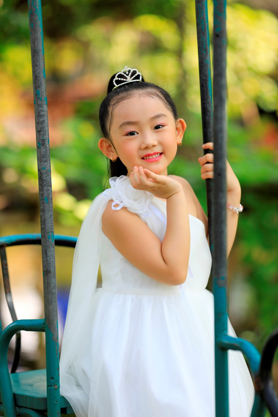 Bé 5 tuổi đoạt hai giải quốc tế xuất hiện trong MV của tác giả Nhật ký của mẹ Bé 5 tuổi đoạt hai giải quốc tế xuất hiện trong MV của tác giả Nhật ký của mẹ