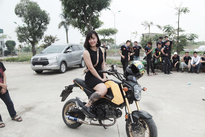 Cô gái 17 tuổi đứng lên ghế nhảy giữa bữa tiệc: Sống cho bản thân chứ không sống cho người khác