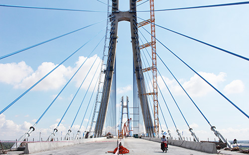 Huy động chuyên gia Hàn Quốc khắc phục nứt dầm thép cầu Vàm Cống