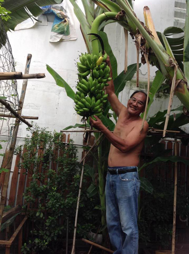 Loạt ảnh hiếm hoi về cuộc sống giản dị mà hạnh phúc bố mẹ ruột Hà Tăng