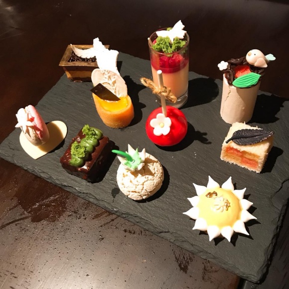 Hari Won bất ngờ tổ chức sinh nhật muộn cho mẹ chồng