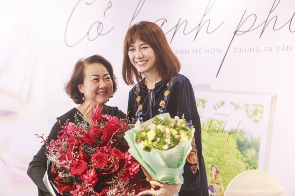 Hari Won bất ngờ tổ chức sinh nhật muộn cho mẹ chồng