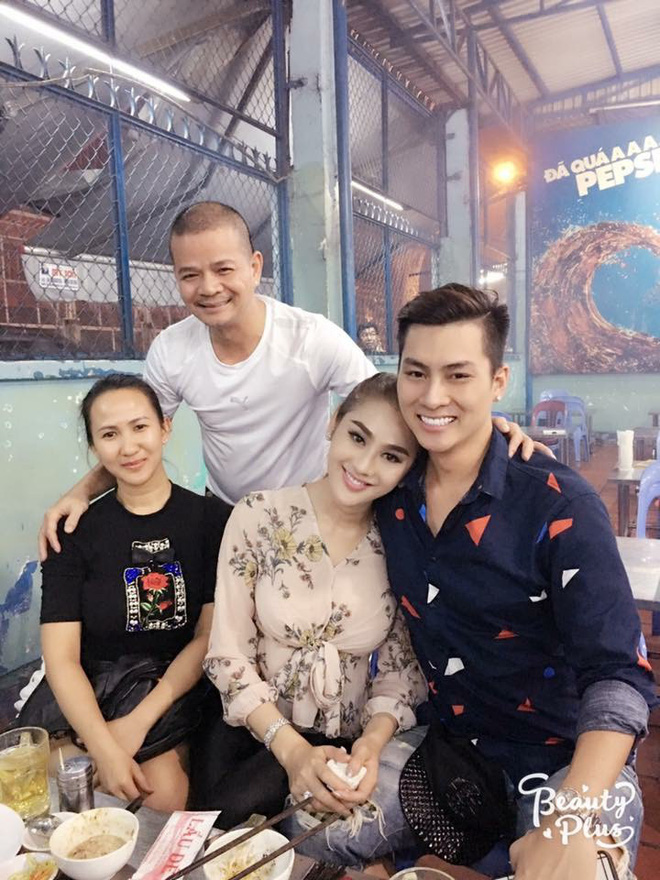 Hành trình gần 2 năm từ yêu tới cưới của ca sĩ chuyển giới Lâm Khánh Chi Hành trình gần 2 năm từ yêu tới cưới của ca sĩ chuyển giới Lâm Khánh Chi