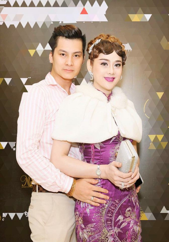 Hành trình gần 2 năm từ yêu tới cưới của ca sĩ chuyển giới Lâm Khánh Chi Hành trình gần 2 năm từ yêu tới cưới của ca sĩ chuyển giới Lâm Khánh Chi