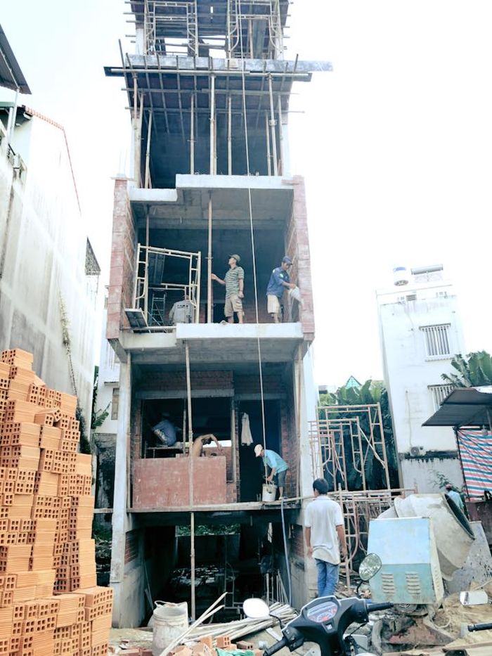 Hết tặng xe tiền tỷ, Thanh Bình lại xây nhà 5 tầng cho bà xã Ngọc Lan