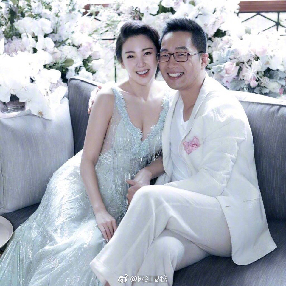 Tình địch một thời của Đại S sinh đôi 1 trai 1 gái giữa lúc chồng gặp khủng hoảng tài chính, thua bạc hàng chục tỷ đồng