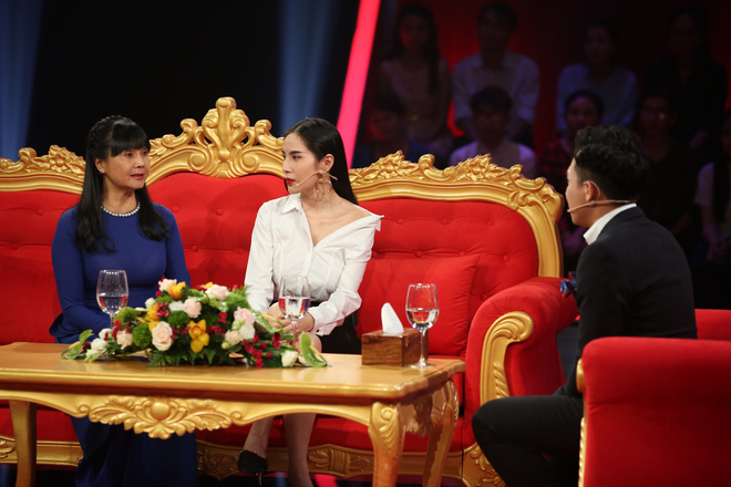 Thủy Tiên: Tôi bị chính người thân cận tung ảnh nóng với Công Vinh Thủy Tiên: Tôi bị chính người thân cận tung ảnh nóng với Công Vinh