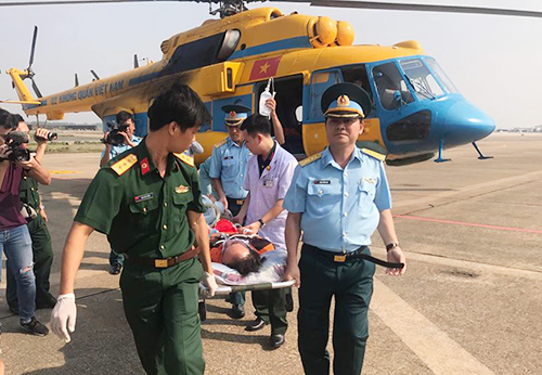 Trực thăng không quân cứu thuyền trưởng gặp nạn ở Trường Sa