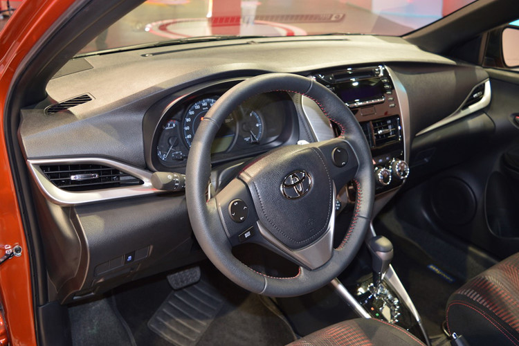 Xe giá rẻ Toyota Yaris 2018 đẹp từng mi-li-mét