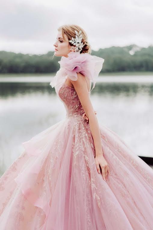 Ngẩn ngơ với những chiếc váy cưới biến mọi cô gái trở thành nữ thần mùa thu