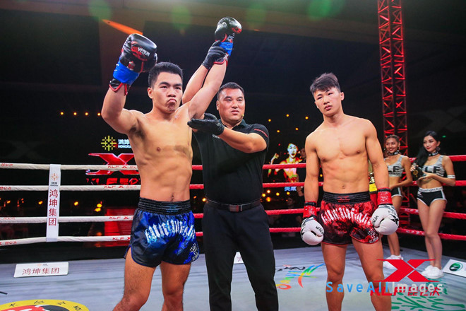 Võ sĩ Trung Quốc đá trộm đối thủ, chiến thắng sau một giây