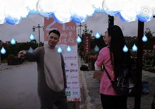 Chuẩn bị màn cầu hôn hoành tráng, chàng trai méo mặt vì bạn gái mù đường Chuẩn bị màn cầu hôn hoành tráng, chàng trai méo mặt vì bạn gái mù đường