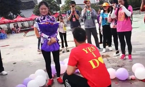 Chuẩn bị màn cầu hôn hoành tráng, chàng trai méo mặt vì bạn gái mù đường Chuẩn bị màn cầu hôn hoành tráng, chàng trai méo mặt vì bạn gái mù đường