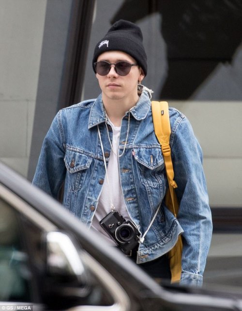 Brooklyn Beckham - Ngô Trác Lâm: Nỗi khó khăn khi sinh ra đã là con của người nổi tiếng