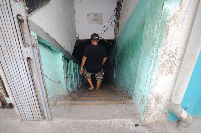 Con hẻm trăm tuổi đậm chất Hong Kong giữa trung tâm Sài Gòn