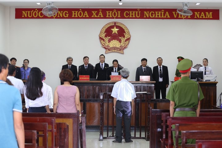 Người thân bị cáo 77 tuổi dâm ô trẻ em bị tuyên án 3 năm tù: Lời mấy đứa nhỏ từ mấy năm trước sao tin được?