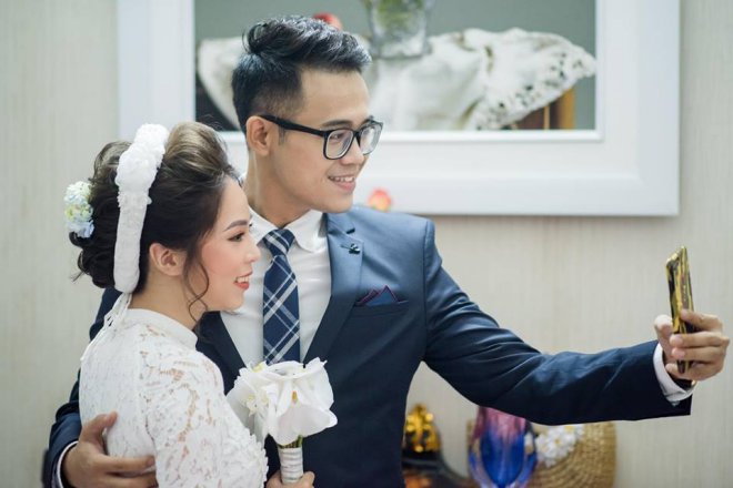 MC Chúng tôi là chiến sĩ làm đám hỏi với BTV xinh đẹp kém 5 tuổi