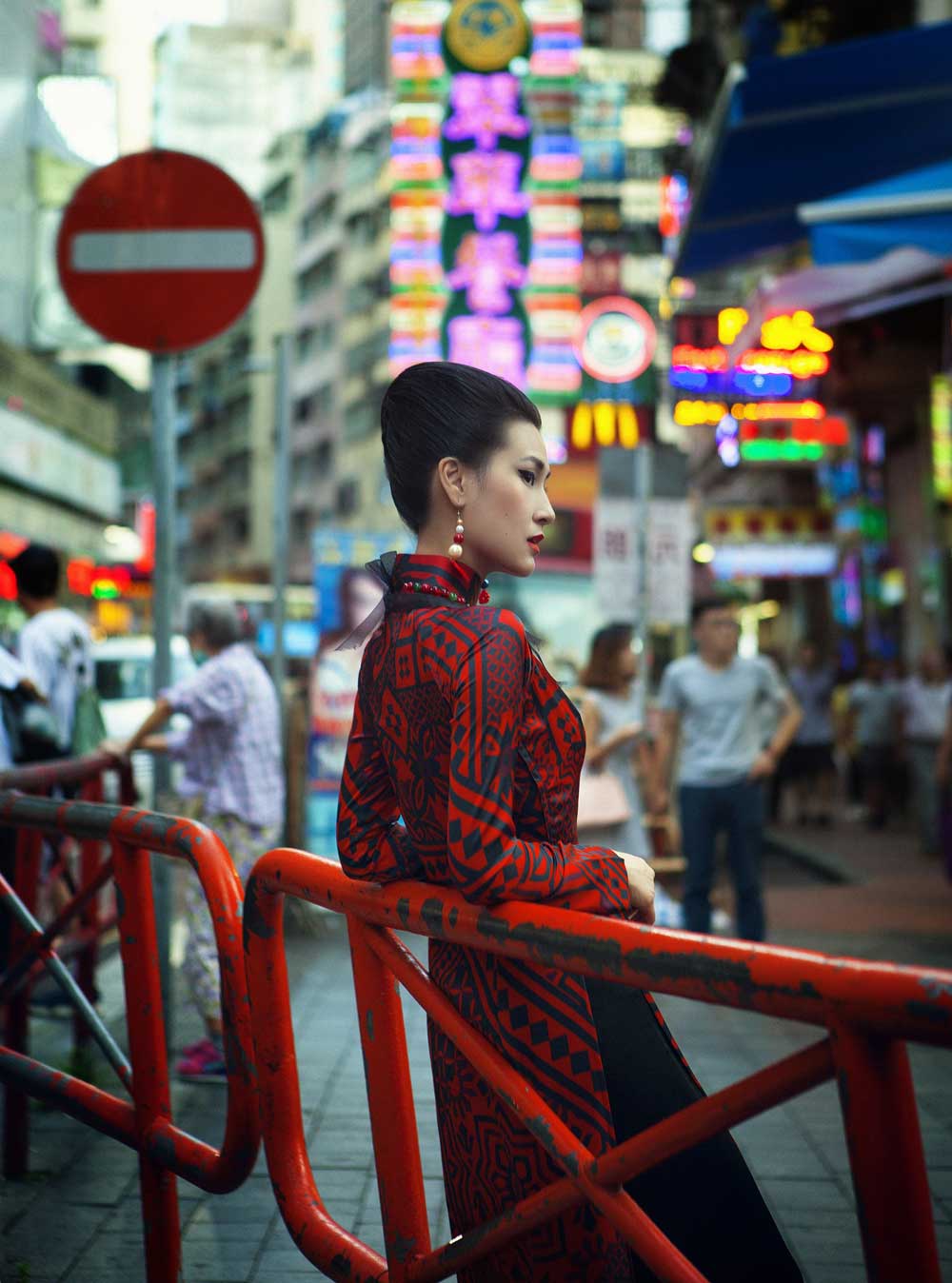 Kathy Uyên khoe vẻ đẹp kiêu hãnh với áo dài Cô ba Sài Gòn