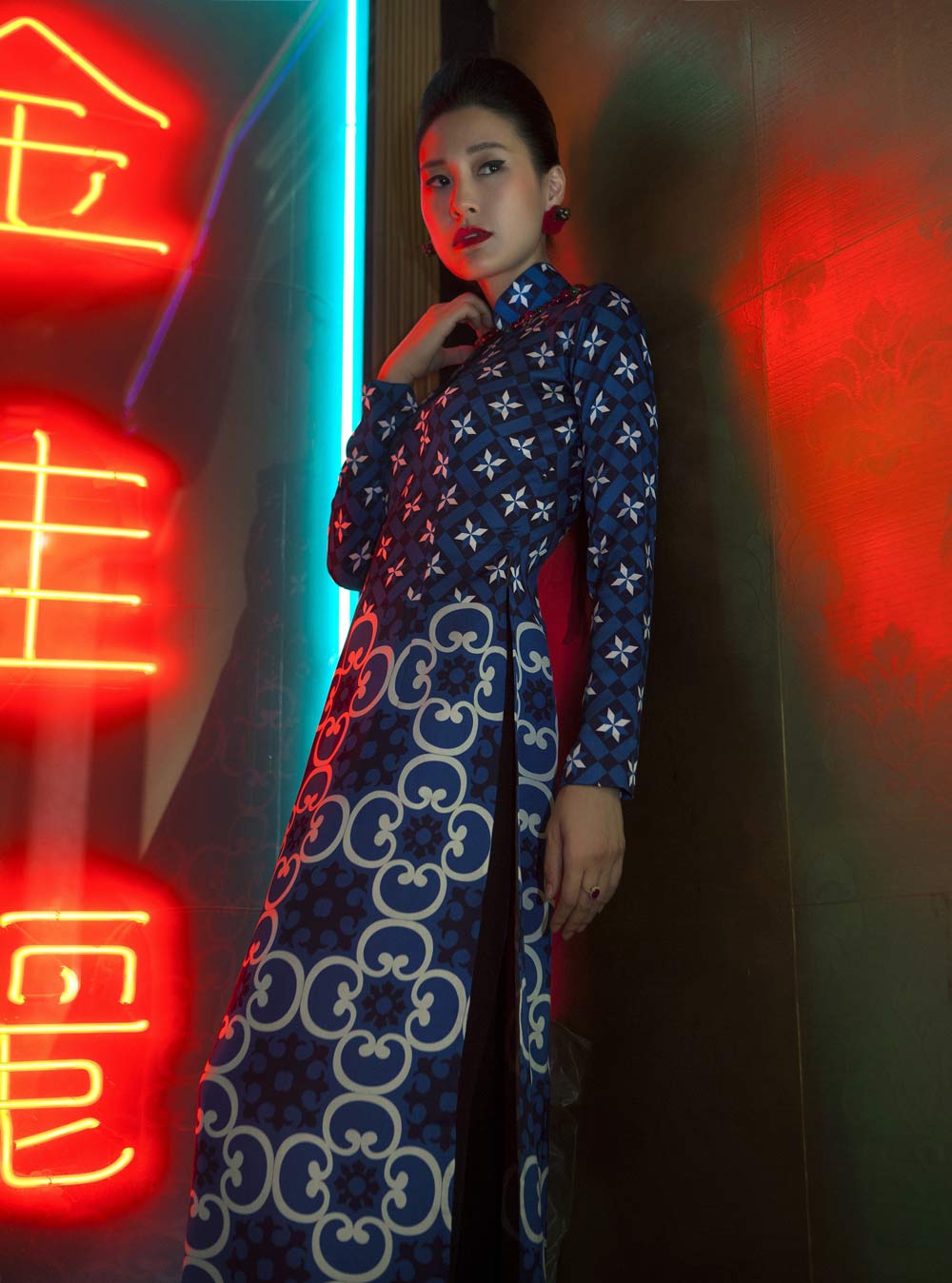 Kathy Uyên khoe vẻ đẹp kiêu hãnh với áo dài Cô ba Sài Gòn