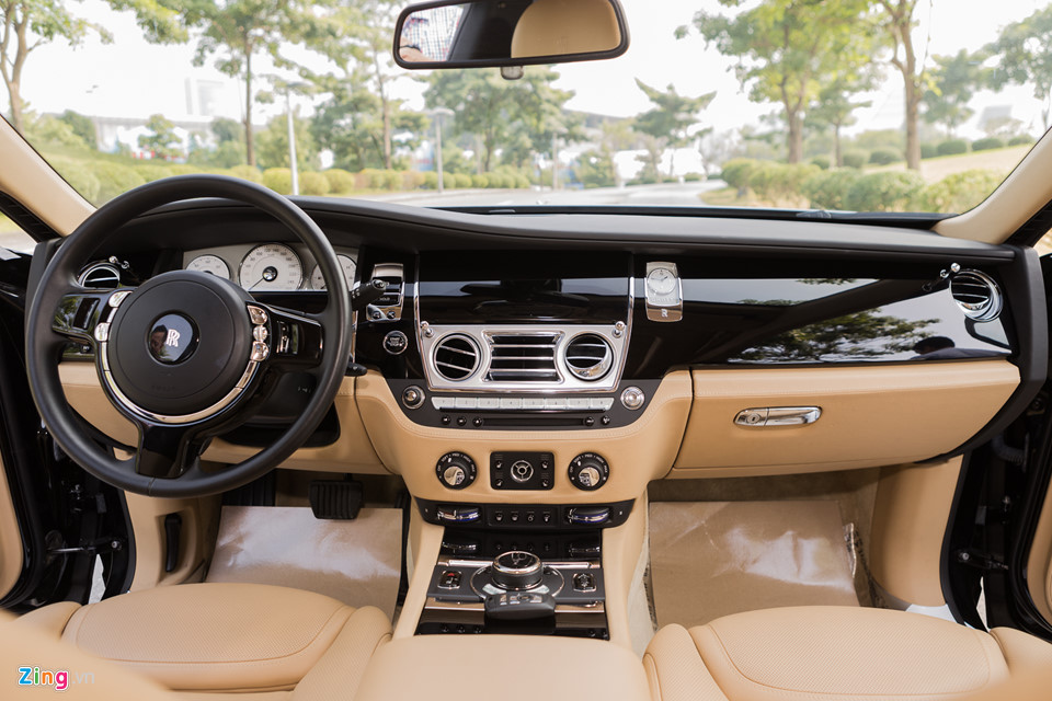 Rolls-Royce Ghost Series II chạy lướt giá hơn 20 tỷ tại Hà Nội