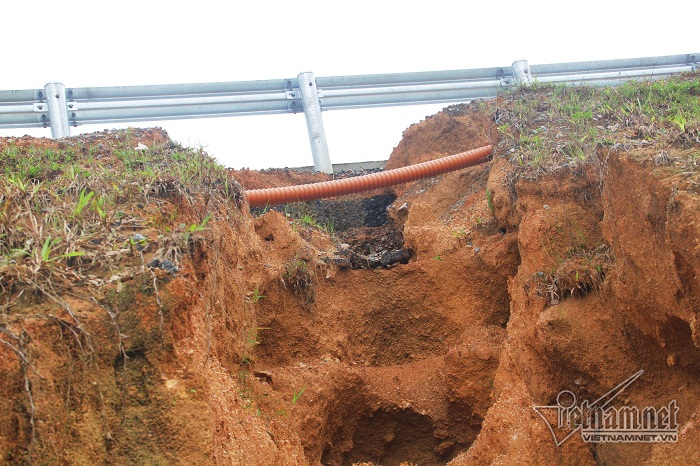 Sau 3 tháng thông xe, cao tốc tỷ đô sạt lở là bình thường Sau 3 tháng thông xe, cao tốc tỷ đô sạt lở là bình thường