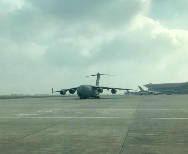 Siêu máy bay Mỹ bất ngờ xuất hiện tại Nội Bài