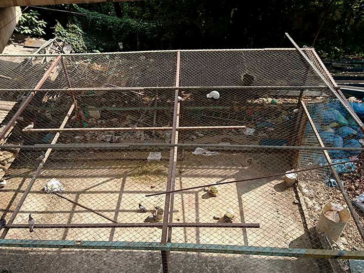 Siêu thị cơ khí ngang nhiên chui gầm cầu Thăng Long