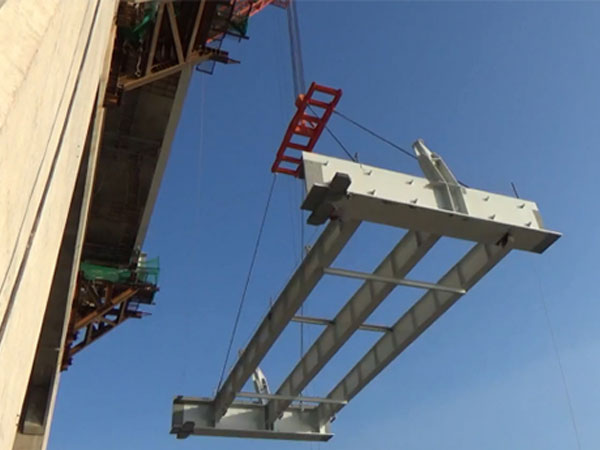 Vết xé dầm thép cầu Vàm Cống nghiêm trọng và hiếm gặp