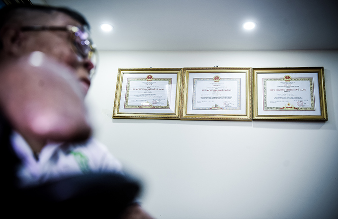 Cuộc sống sau 24 lần phẫu thuật của người lính vụ máy bay rơi