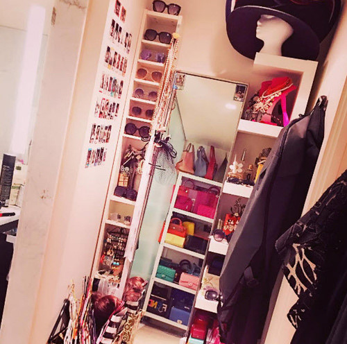 Cuộc sống của tiểu thư được cha mẹ cho nửa triệu USD tiêu hàng tháng