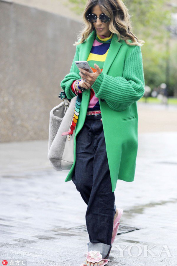 Túi to như... bao tải được sao lăng xê ầm ầm, chị em liệu có muốn thử?