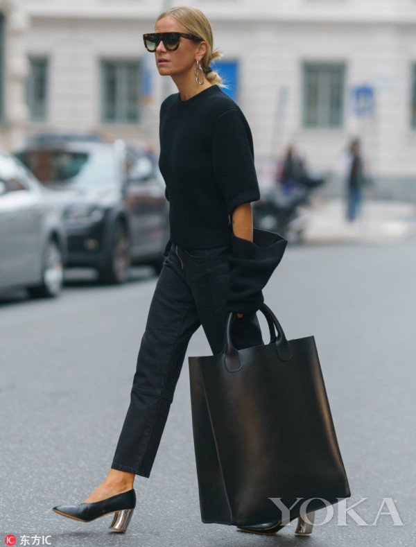 Túi to như... bao tải được sao lăng xê ầm ầm, chị em liệu có muốn thử?