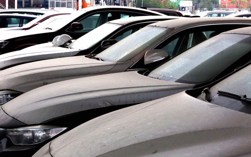 Hàng trăm xe sang phơi nắng mưa ngoài cảng