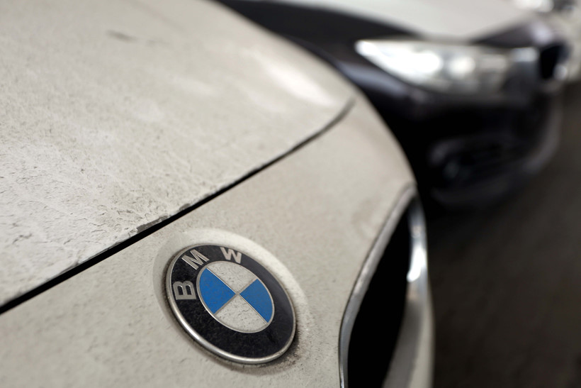 Hàng trăm xe sang phơi nắng mưa ngoài cảng