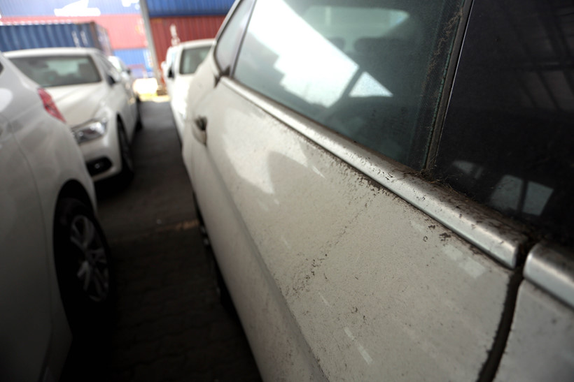 Hàng trăm xe sang phơi nắng mưa ngoài cảng